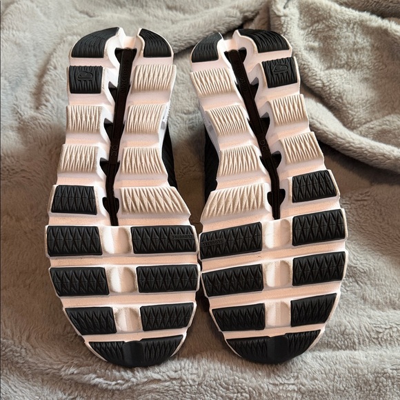 On Running Women’s Black & White CloudTec Running Sneakers - Picture 9 of 13